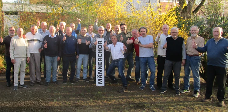 Die Sänger des Männerchores Salia