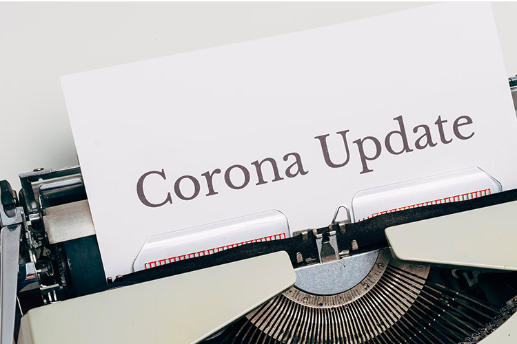 Text Corona Update auf einem Blatt in einer alten Schreibmaschine
