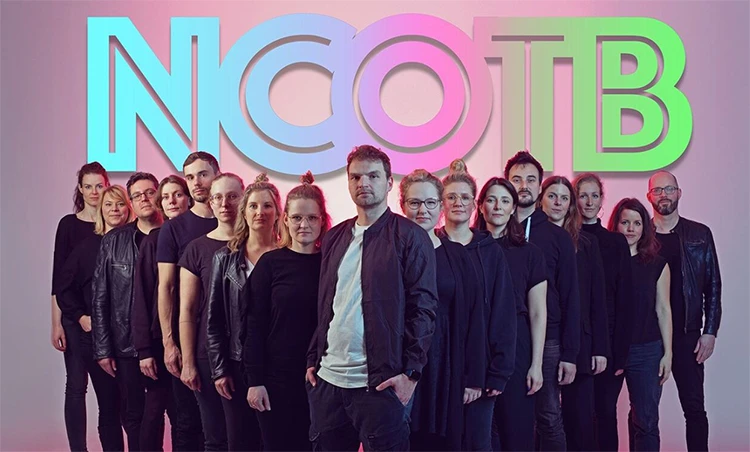 Der Chor new choir on the block mit seinem Chorleiter